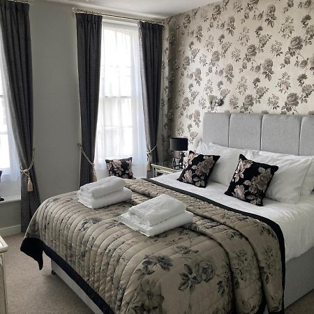 Assembly View - Two Bedroomed Apartment With Parking Permit In Ludlow Town Centre Exterior photo