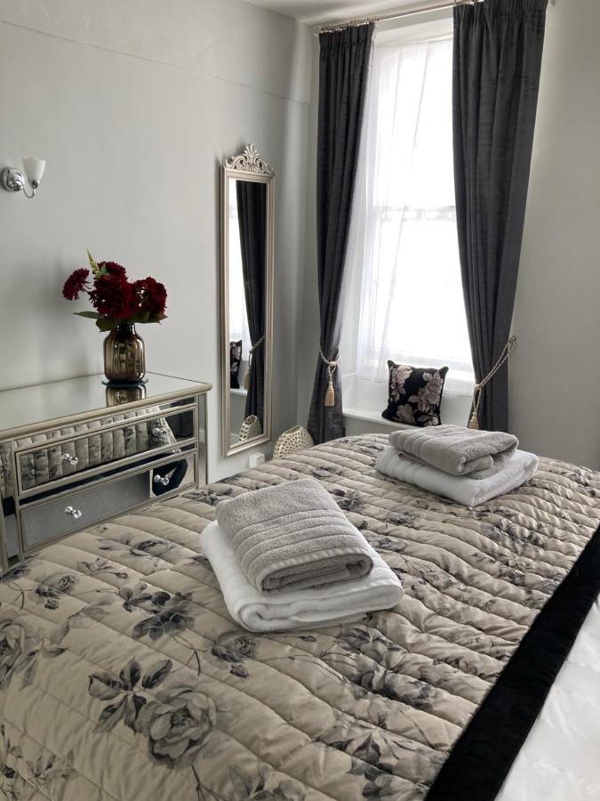Assembly View - Two Bedroomed Apartment With Parking Permit In Ludlow Town Centre Exterior photo