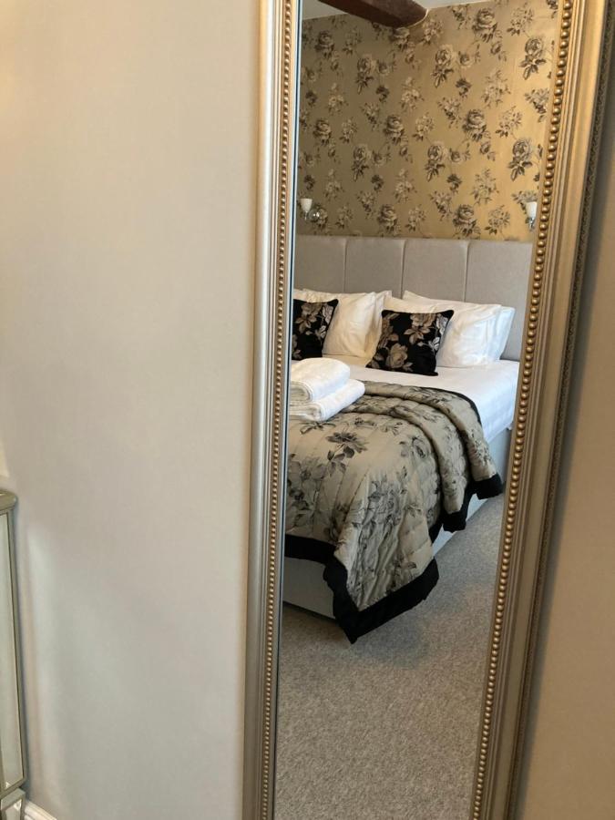 Assembly View - Two Bedroomed Apartment With Parking Permit In Ludlow Town Centre Exterior photo