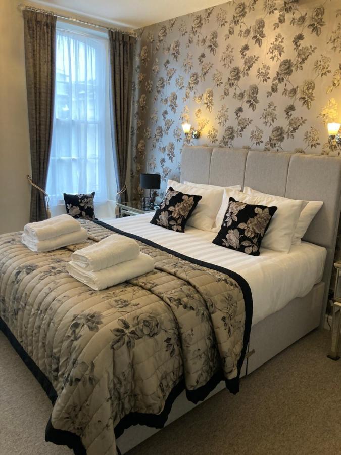 Assembly View - Two Bedroomed Apartment With Parking Permit In Ludlow Town Centre Exterior photo
