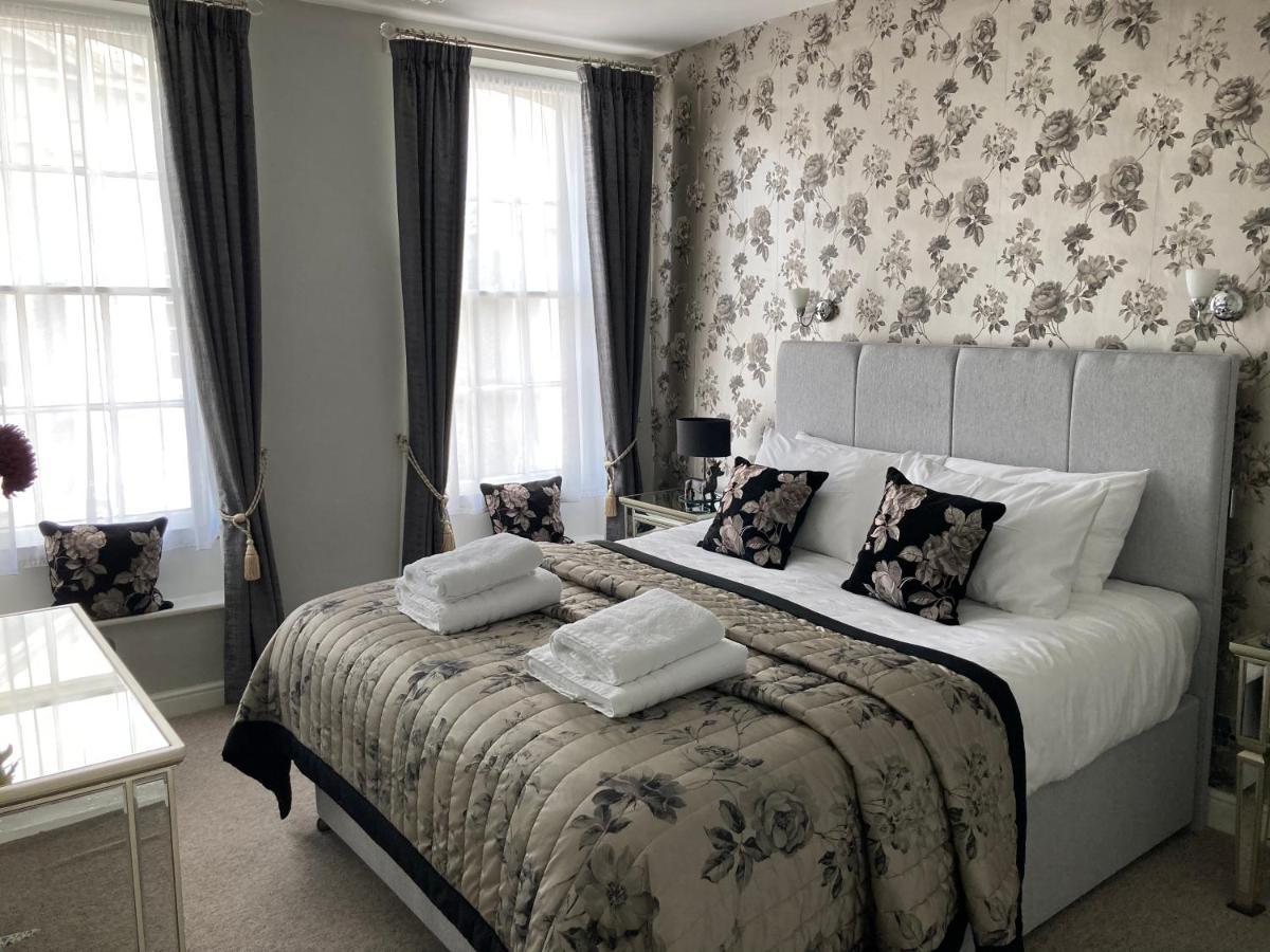 Assembly View - Two Bedroomed Apartment With Parking Permit In Ludlow Town Centre Exterior photo