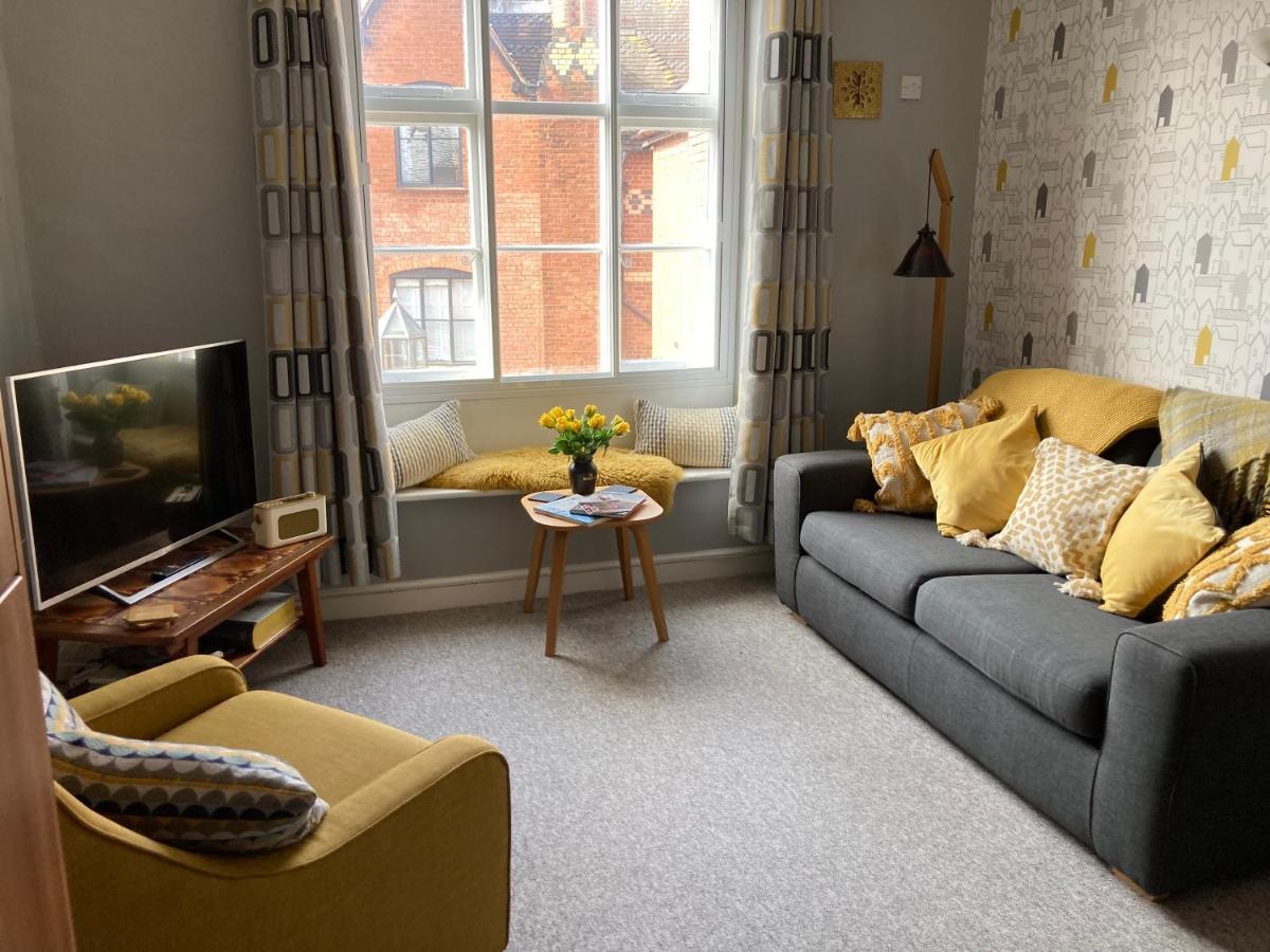 Assembly View - Two Bedroomed Apartment With Parking Permit In Ludlow Town Centre Exterior photo